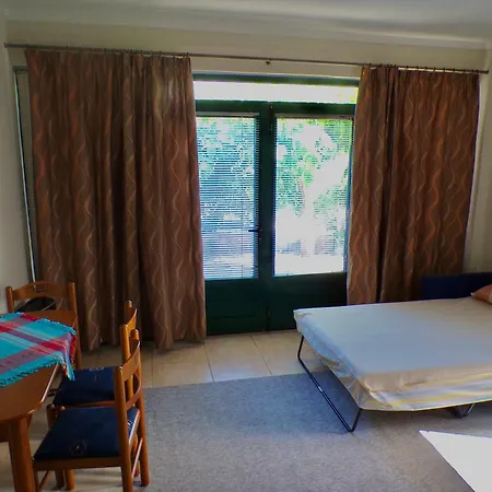 בית הארחה Nefeli's